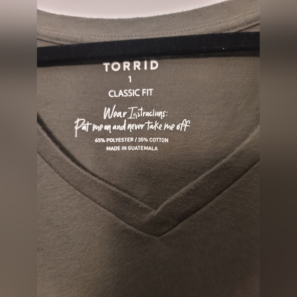 Torrid size 1 Butterfly Girlfriend Classic Fit V-Neck Embroidered Tee - Picture 5 of 5
